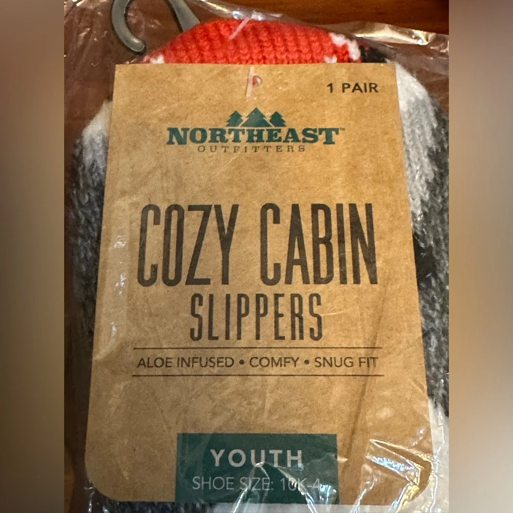 Northeast Outfitters youth Cozy Cabin Shark Aloe Infused Slipper Socks